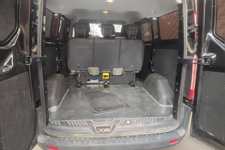 福特 全顺 2019款 2.0T柴油多功能商用车短轴低顶6座国VI中控内饰23