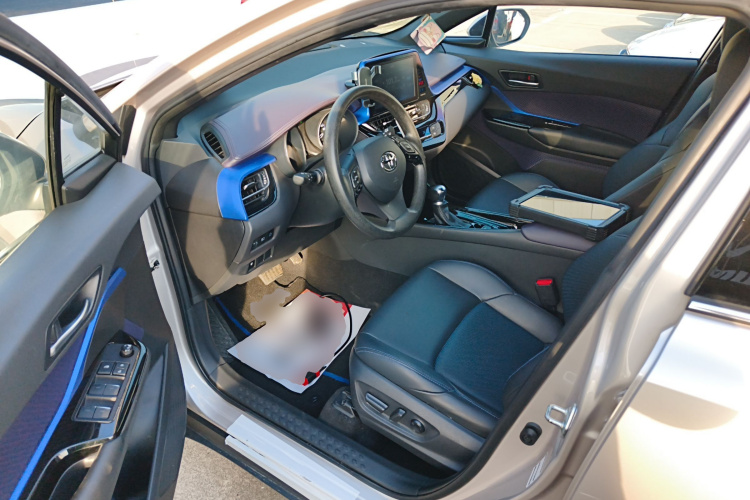 丰田C-HR 2020款 2.0L 领先版中控内饰20