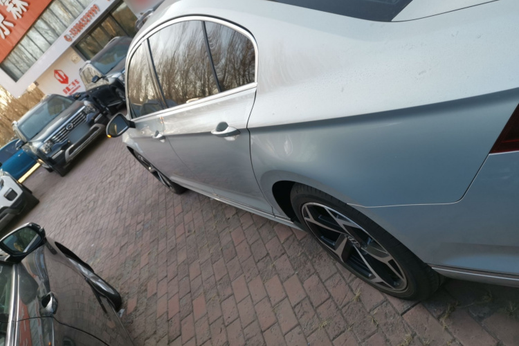 大众 迈腾 2023款 200万辆纪念版 330TSI DSG领先型车身外观4