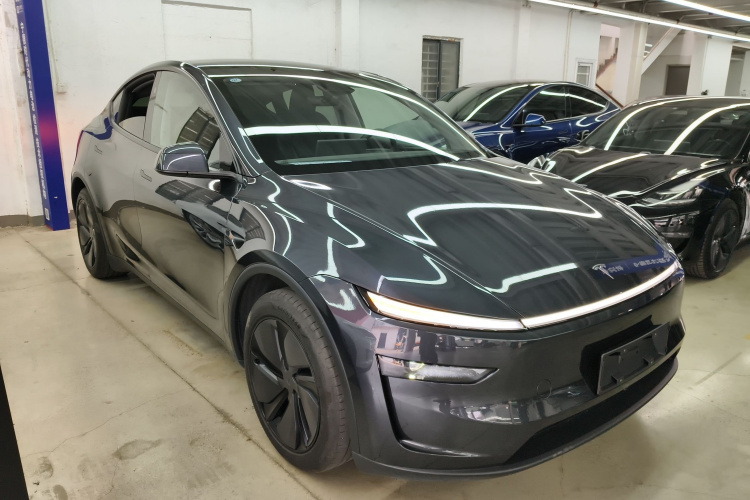 特斯拉 Model Y 2025款 后轮驱动版车身外观3