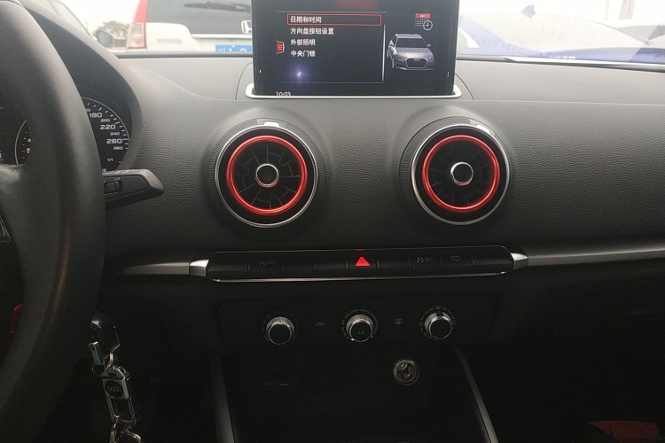 奥迪A3 2018款 30周年年型 Sportback 35 TFSI 进取型局部细节16