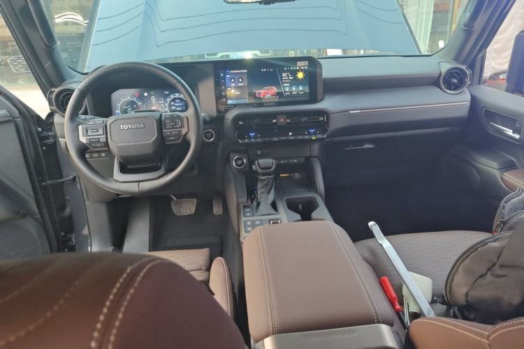 丰田 普拉多 2024款 2.4T 悍野WX版 6座中控内饰12