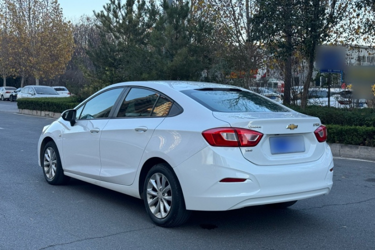 雪佛兰 科鲁兹 2018款 320 自动先锋天窗版车身外观6004