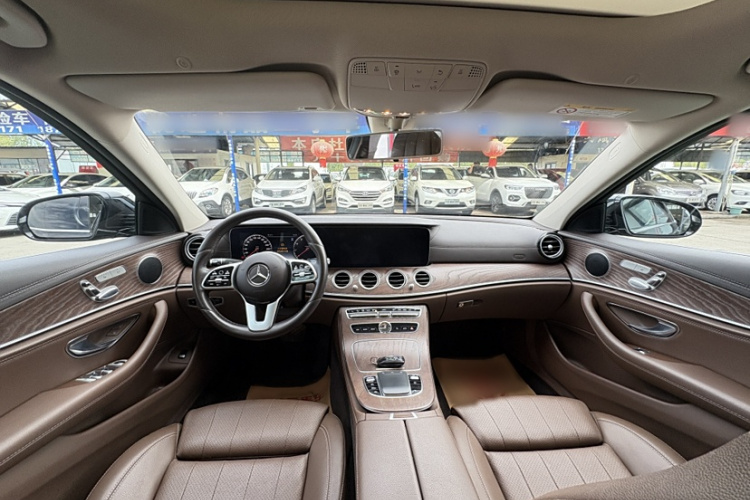 奔驰E级 2019款 E 200 L 4MATIC中控内饰7001