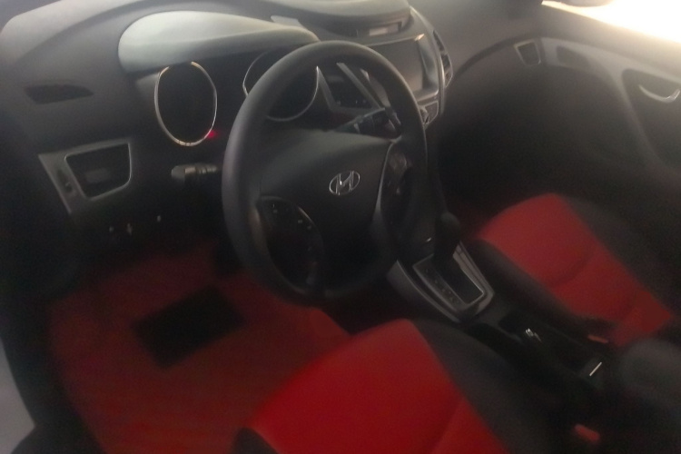 现代 朗动 2016款 1.6L 自动尊贵型中控内饰12