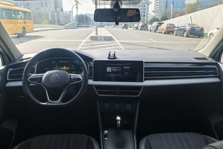 大众 途观L 2023款 330TSI 自动两驱舒享版中控内饰7002