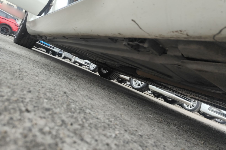 奔驰E级 2019款 E 300 L 时尚型局部细节9001