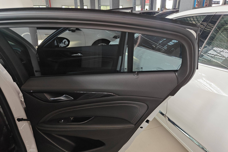 别克 君威 2024款 25T 超享版中控内饰7006