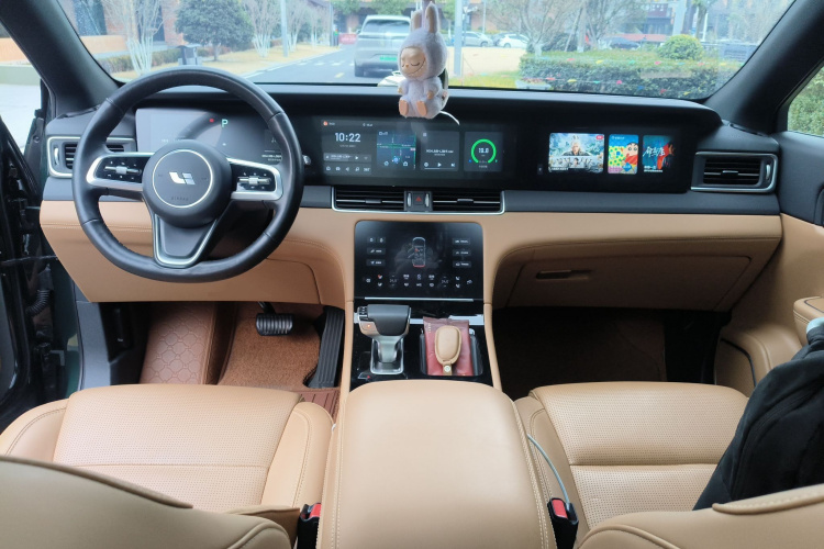 理想汽车 理想ONE 2021款 增程6座版中控内饰7002