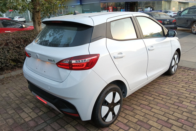 江铃集团新能源 易至EV3 2025款 Plus 330KM舒适型车身外观7