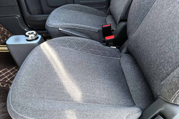 吉利银河 2024款 熊猫mini 200km 耐力熊中控内饰7005