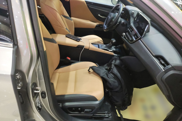 雷克萨斯ES 2023款 200 卓越版局部细节41