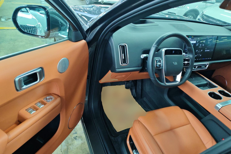 理想汽车 理想L9 2022款 Max中控内饰20