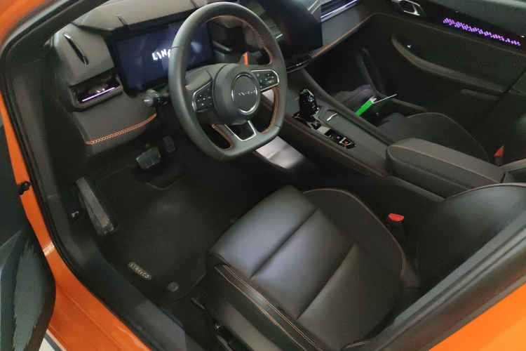 领克03 2025款 2.0TD DCT冠军版Pro中控内饰19