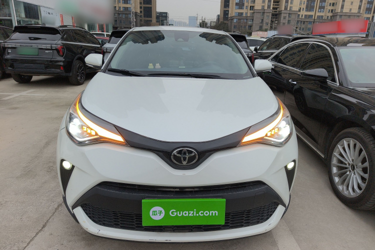 丰田C-HR 2021款 2.0L 豪华版车身外观2