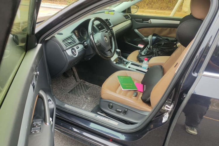 大众 帕萨特 2014款 1.8TSI DSG御尊版中控内饰20