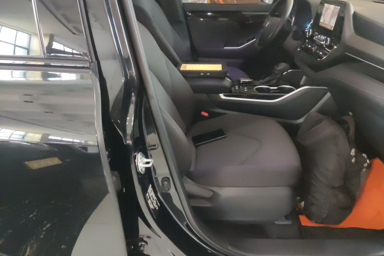 丰田 皇冠陆放 2023款 2.5L HEV两驱进取版（五座）局部细节41