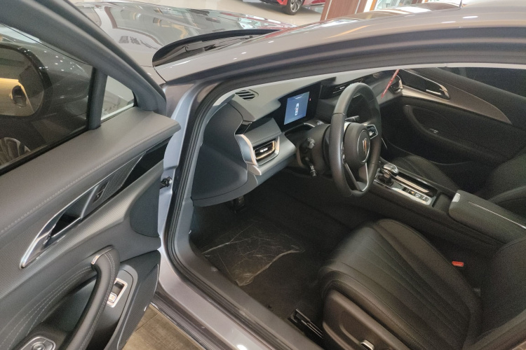 红旗H5 2023款 2.0T 自动智联旗享版中控内饰20