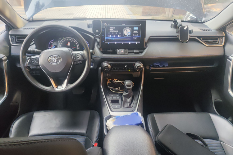 丰田 威兰达 2020款 双擎 2.5L E-CVT两驱科技版中控内饰7002
