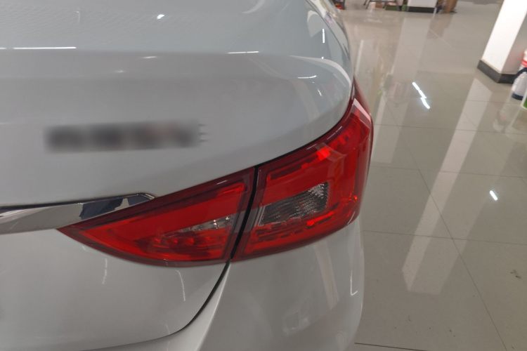 奇瑞 艾瑞泽5 2019款 1.5L CVT青春版 国V车身外观9