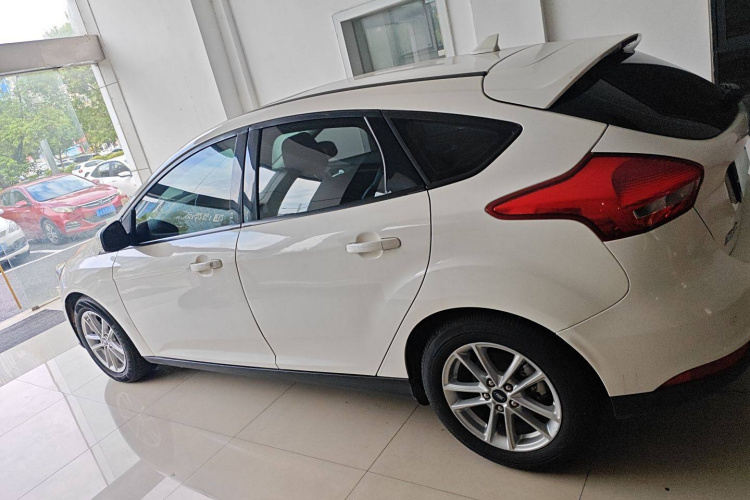 福特 福克斯 2017款 两厢 1.6L 自动风尚型智行版车身外观6003