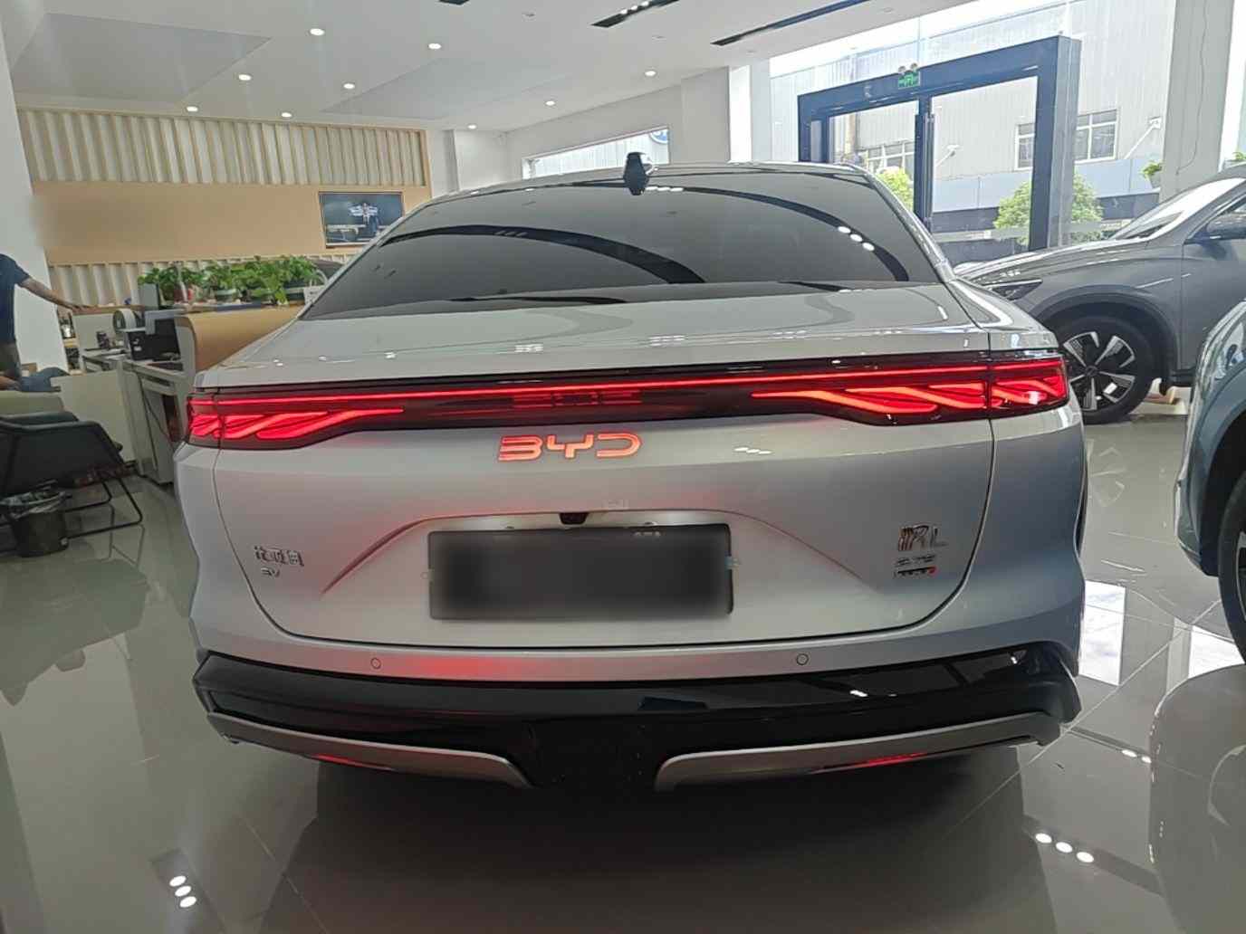 比亚迪 汉L 2025款 EV 四驱激光雷达旗舰型(3)