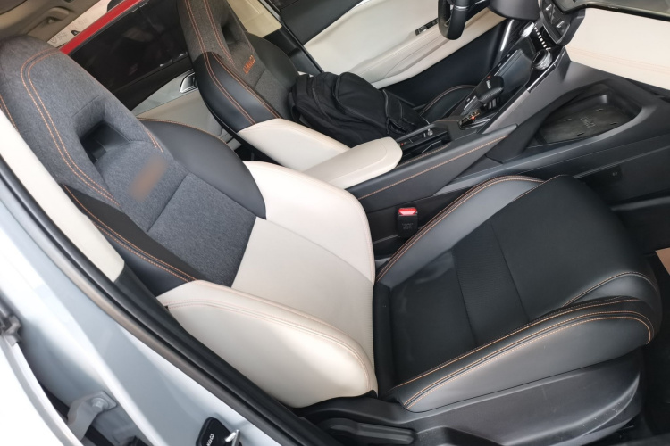 领克06 EM-P 2022款 PHEV 84KM续航版 Pro局部细节41