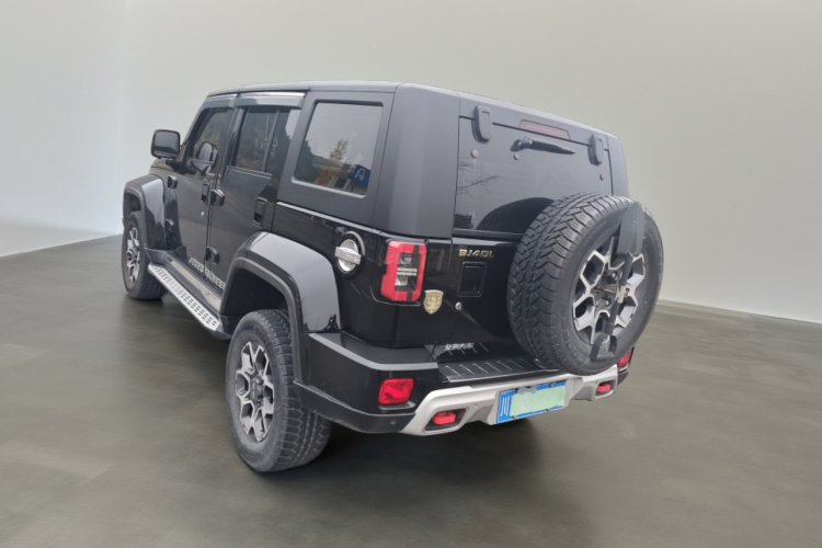 北京越野 北京BJ40 2019款 PLUS 2.3T 自动四驱尊享版 国VI车身外观5