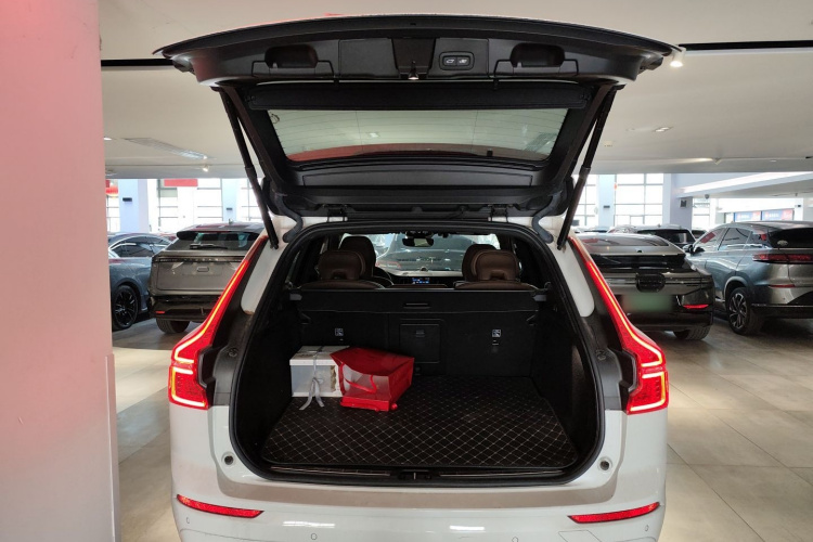 沃尔沃XC60新能源 2024款 T8 插电混动 长续航四驱智远豪华版机舱底盘23