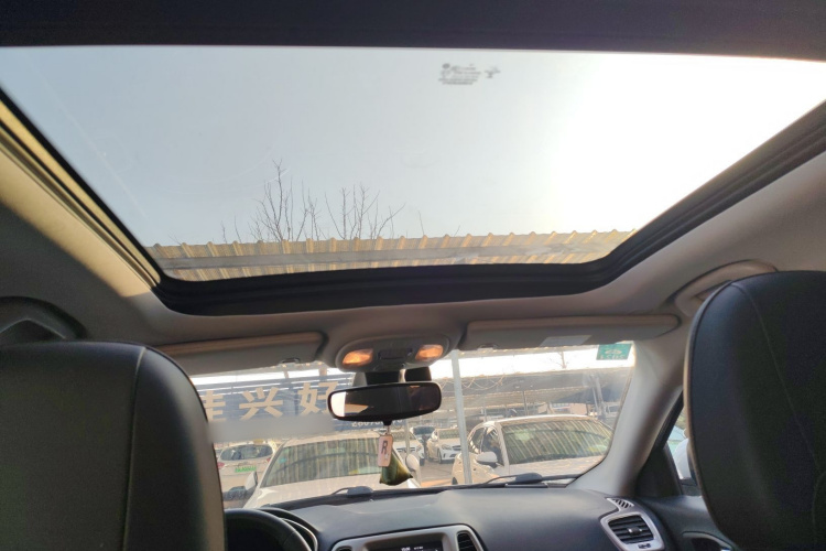 Jeep 指南者 2019款 200T 自动家享-互联大屏版中控内饰22