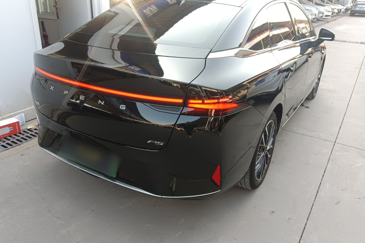 小鹏P5 2021款 550E车身外观7