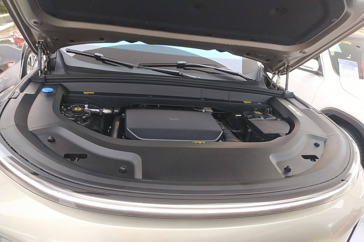 理想汽车 理想L9 2022款 Max机舱底盘24