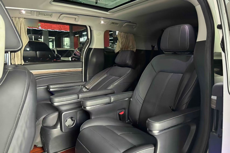 广汽传祺 传祺M8 2021款 大师系列 390T 至尊版中控内饰7004