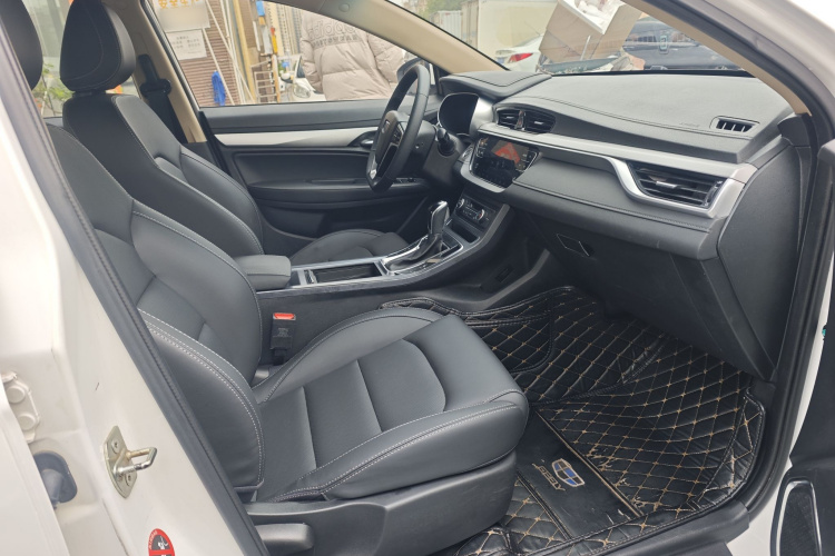 吉利汽车 帝豪 2018款 1.5L CVT向上互联版中控内饰7003