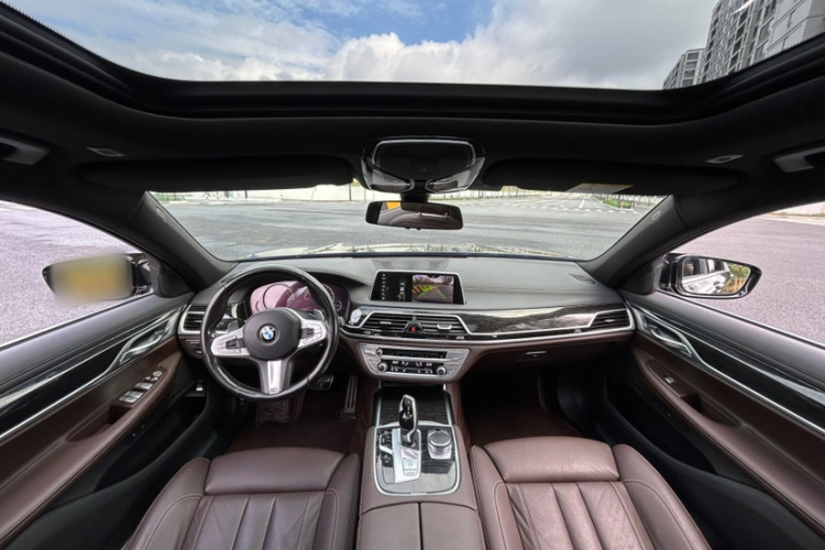 宝马7系 2018款 730Li 领先型 M运动套装中控内饰7002