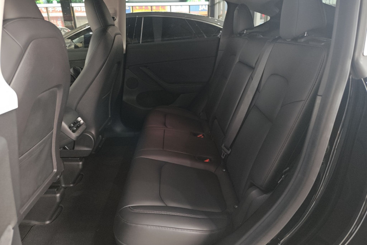 特斯拉 Model Y 2022款 后轮驱动版中控内饰21