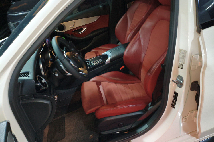 奔驰C级 2019款 C 260 运动版中控内饰19