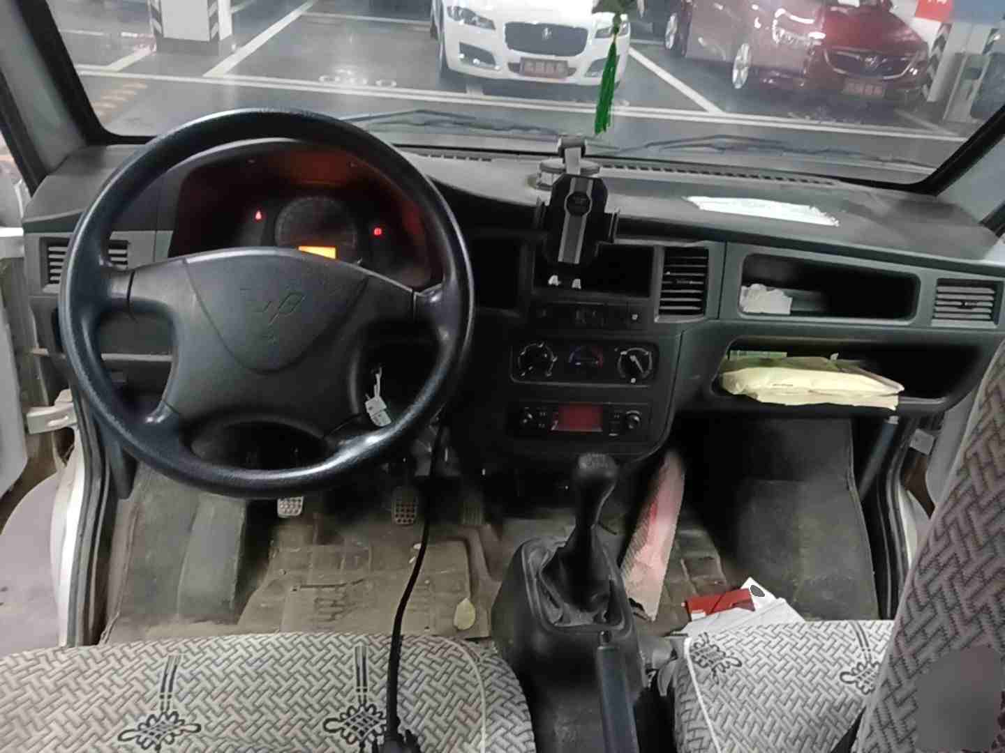 车辆中控台整体布局展示