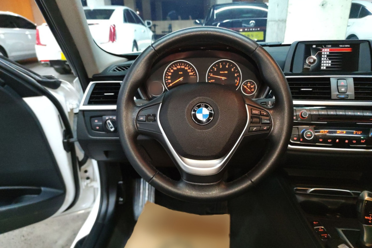 宝马3系 2016款 316i 时尚型局部细节13