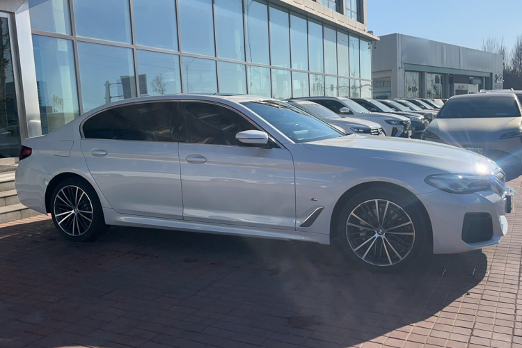 宝马5系 2022款 改款二 530Li 领先型 M运动套装车身外观6002