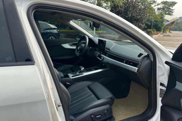 奥迪A4L 2022款 40 TFSI 豪华动感型中控内饰7003