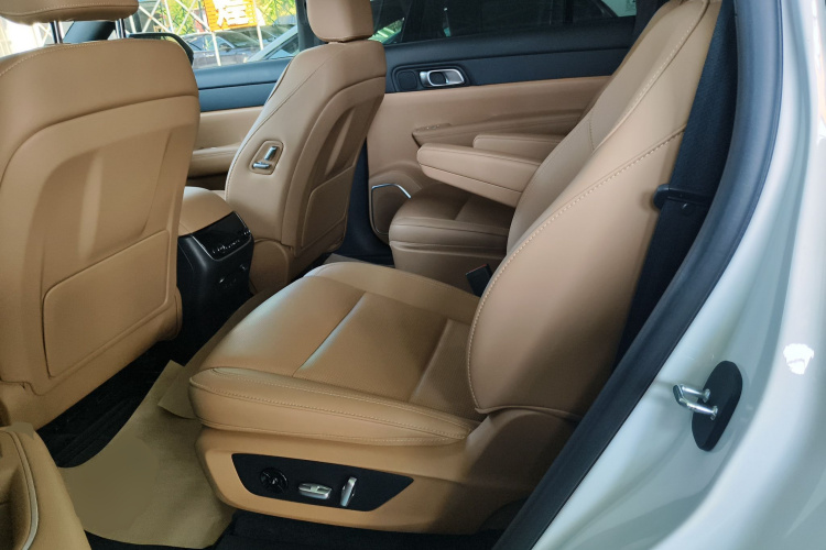 理想汽车 理想ONE 2021款 增程6座版中控内饰21