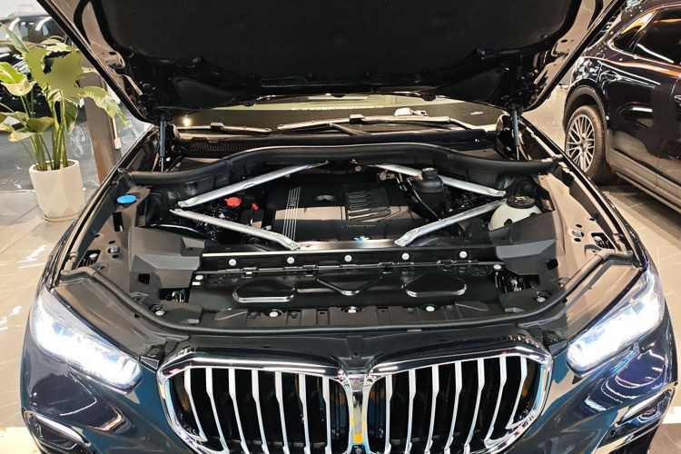 宝马X5(进口) 2021款 改款 xDrive40i 尊享型 M运动套装机舱底盘24