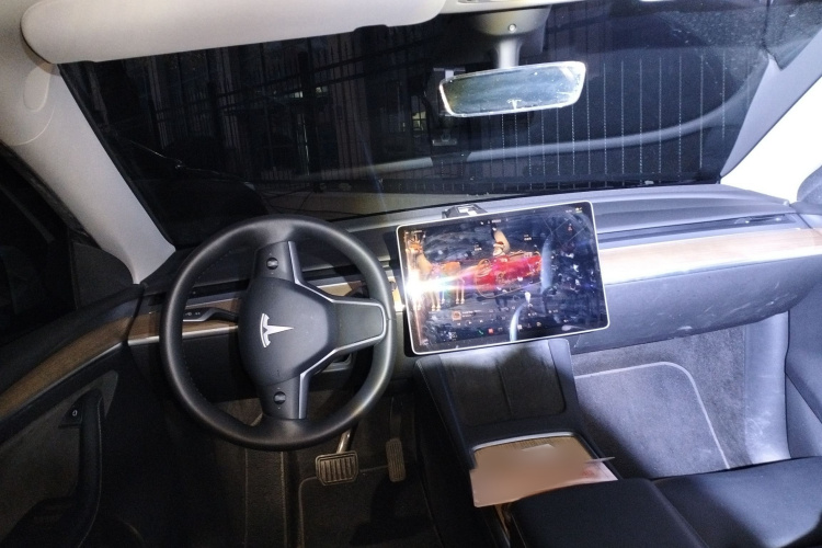 特斯拉 Model Y 2022款 改款 后轮驱动版中控内饰7002