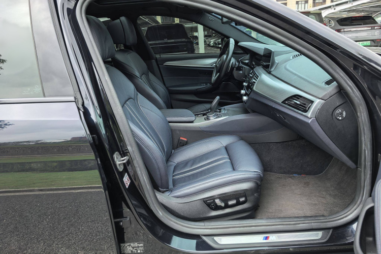 宝马5系(进口) 2020款 530i 风尚版 M运动套装局部细节41