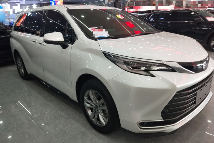 丰田 赛那SIENNA 2024款 2.5L混动 四驱尊贵版车身外观3