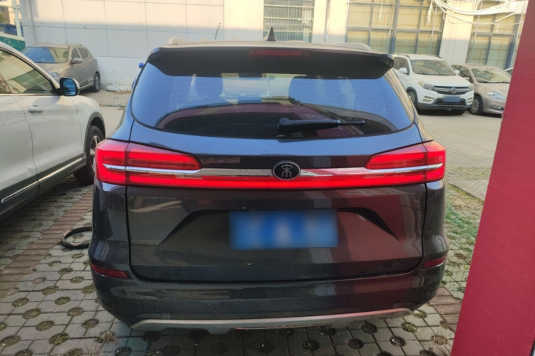 比亚迪 宋 2020款 经典版 1.5T 自动精英型车身外观6