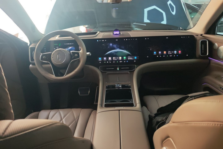 鸿蒙智行 问界M9 2024款 增程 Max版 42kWh 5座版中控内饰7002