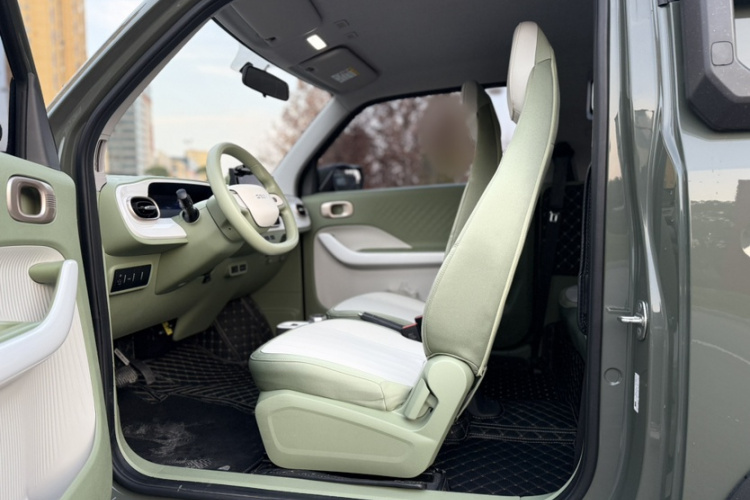 吉利银河 2025款 210km 熊猫骑士中控内饰7007