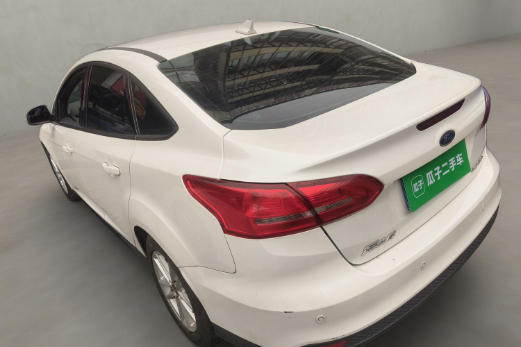 福特 福克斯 2017款 三厢 1.6L 手动风尚型智行版车身外观5